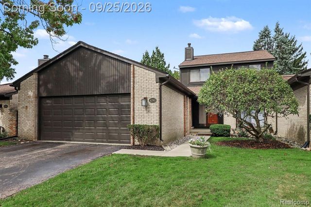 4190 Wabeek Lake Drive, Bloomfield Hills, MI 48302