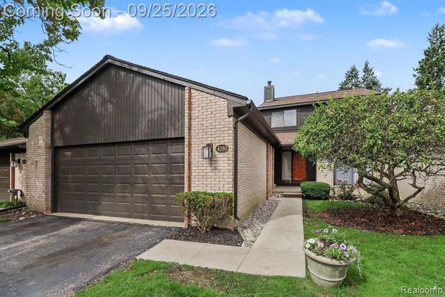4190 Wabeek Lake Drive, Bloomfield Hills, MI 48302