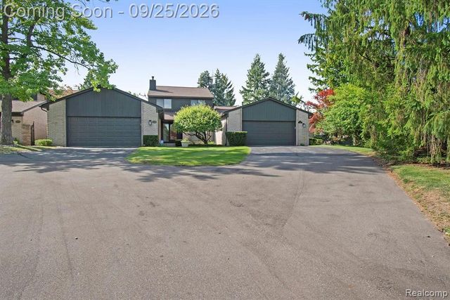 4190 Wabeek Lake Drive, Bloomfield Hills, MI 48302
