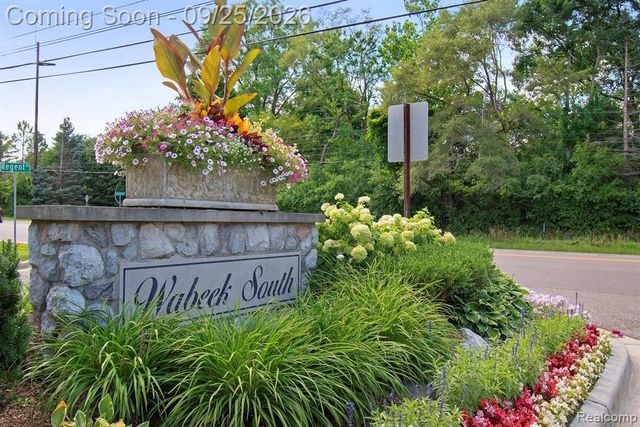 4190 Wabeek Lake Drive, Bloomfield Hills, MI 48302