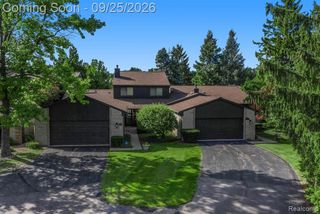 4190 Wabeek Lake Drive, Bloomfield Hills, MI 48302