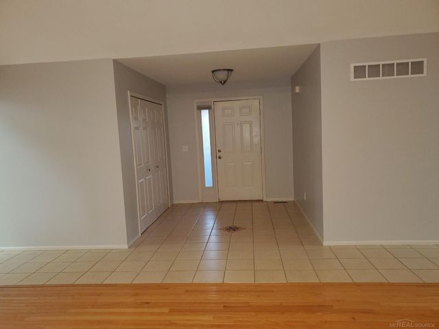 50262 Barrett Drive, Macomb Twp, MI 48044