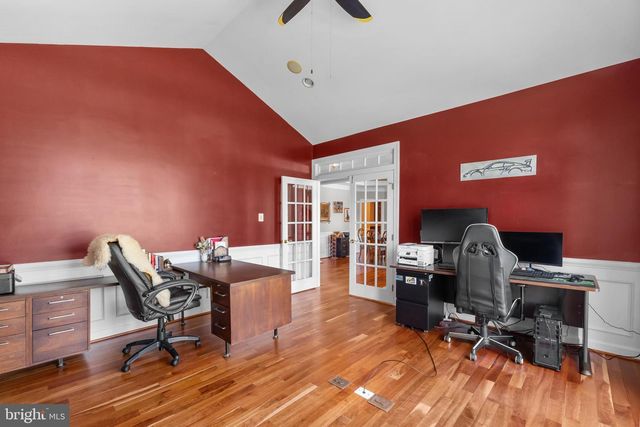 35987 BIRCH HOLLOW LN, Hillsboro, VA 20132