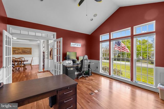 35987 BIRCH HOLLOW LN, Hillsboro, VA 20132