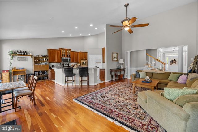 35987 BIRCH HOLLOW LN, Hillsboro, VA 20132