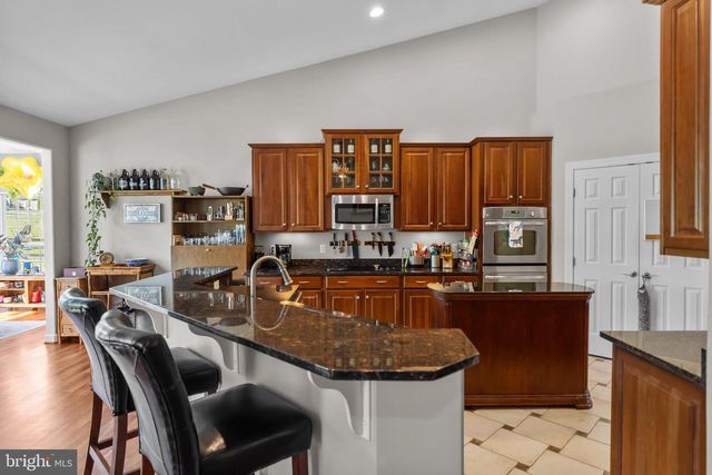 35987 BIRCH HOLLOW LN, Hillsboro, VA 20132