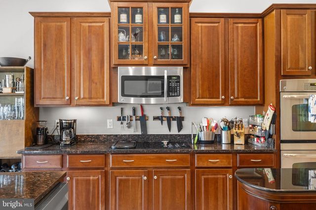 35987 BIRCH HOLLOW LN, Hillsboro, VA 20132
