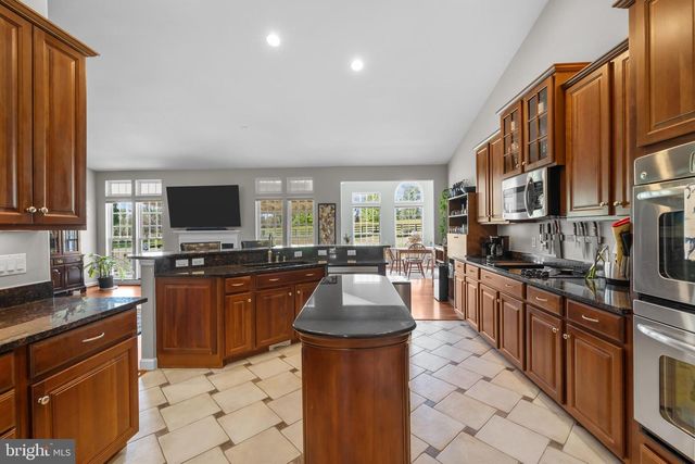 35987 BIRCH HOLLOW LN, Hillsboro, VA 20132