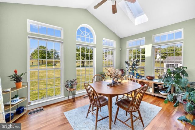 35987 BIRCH HOLLOW LN, Hillsboro, VA 20132