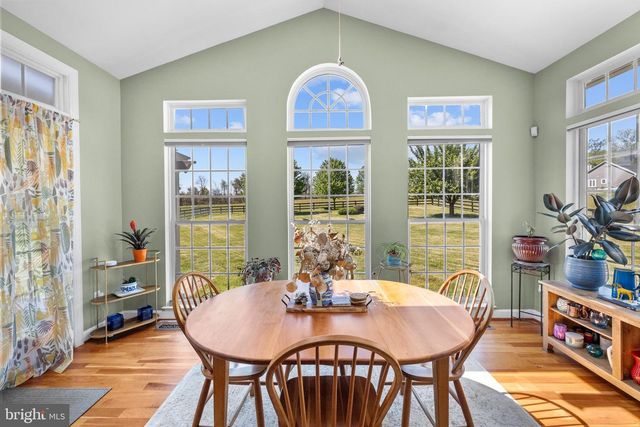 35987 BIRCH HOLLOW LN, Hillsboro, VA 20132