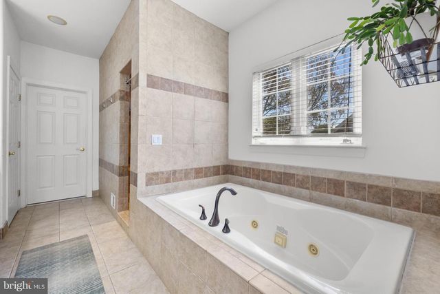 35987 BIRCH HOLLOW LN, Hillsboro, VA 20132