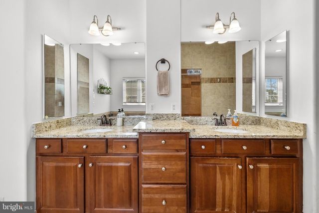 35987 BIRCH HOLLOW LN, Hillsboro, VA 20132