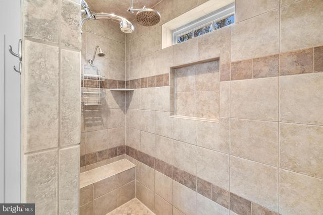 35987 BIRCH HOLLOW LN, Hillsboro, VA 20132