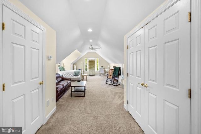 35987 BIRCH HOLLOW LN, Hillsboro, VA 20132