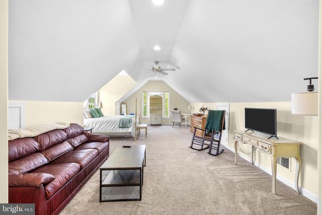 35987 BIRCH HOLLOW LN, Hillsboro, VA 20132