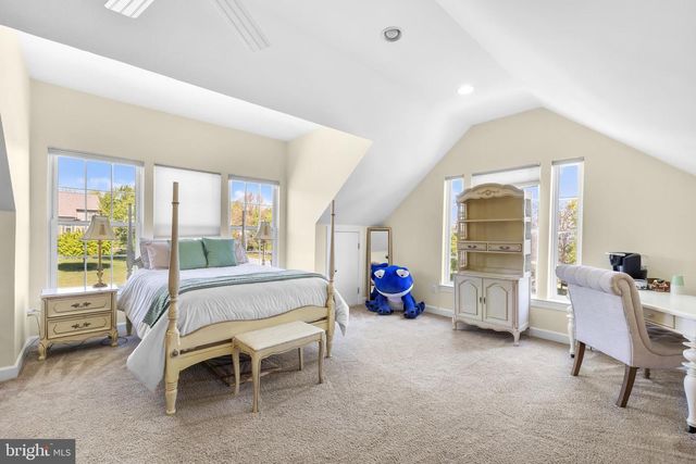 35987 BIRCH HOLLOW LN, Hillsboro, VA 20132