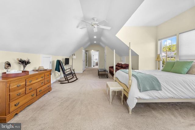 35987 BIRCH HOLLOW LN, Hillsboro, VA 20132