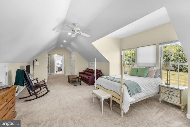 35987 BIRCH HOLLOW LN, Hillsboro, VA 20132