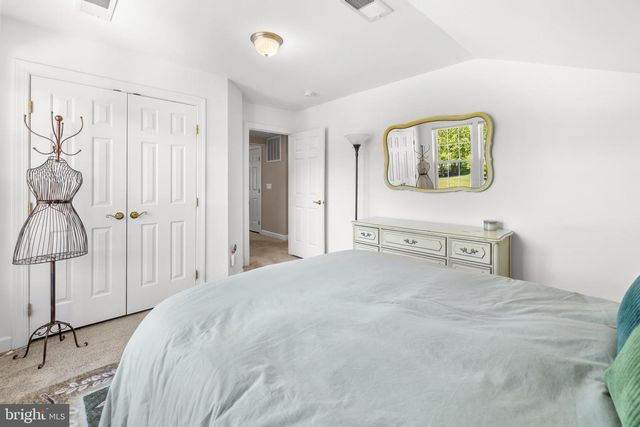 35987 BIRCH HOLLOW LN, Hillsboro, VA 20132