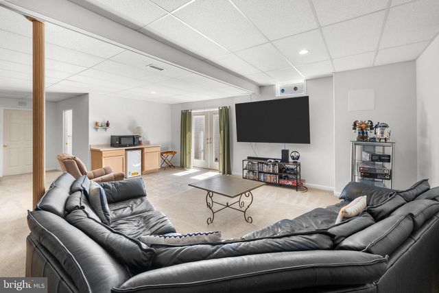 35987 BIRCH HOLLOW LN, Hillsboro, VA 20132