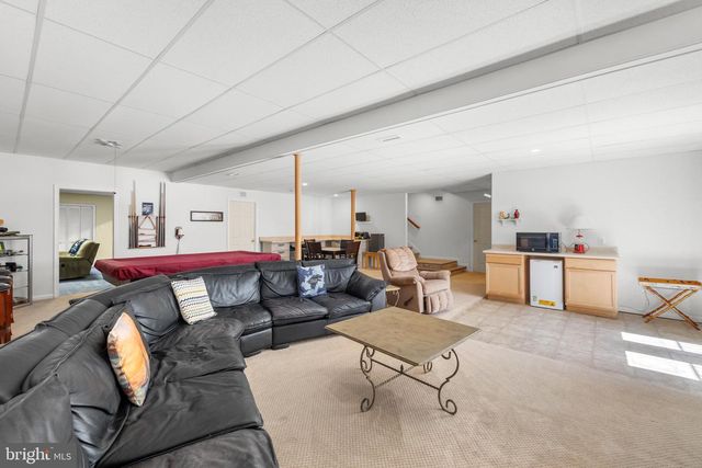 35987 BIRCH HOLLOW LN, Hillsboro, VA 20132