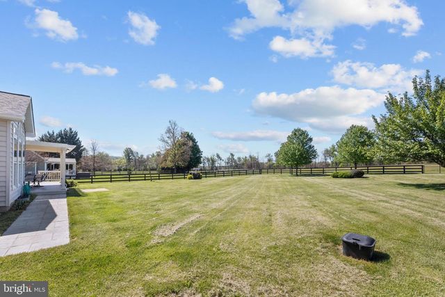 35987 BIRCH HOLLOW LN, Hillsboro, VA 20132