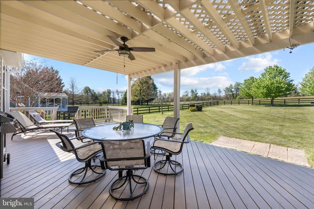 35987 BIRCH HOLLOW LN, Hillsboro, VA 20132