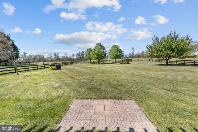 35987 BIRCH HOLLOW LN, Hillsboro, VA 20132