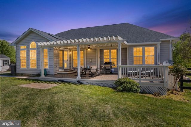 35987 BIRCH HOLLOW LN, Hillsboro, VA 20132