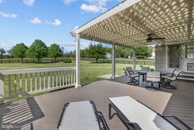 35987 BIRCH HOLLOW LN, Hillsboro, VA 20132