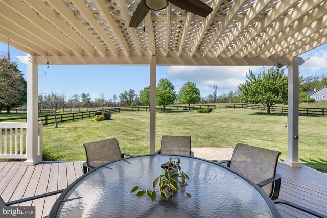35987 BIRCH HOLLOW LN, Hillsboro, VA 20132