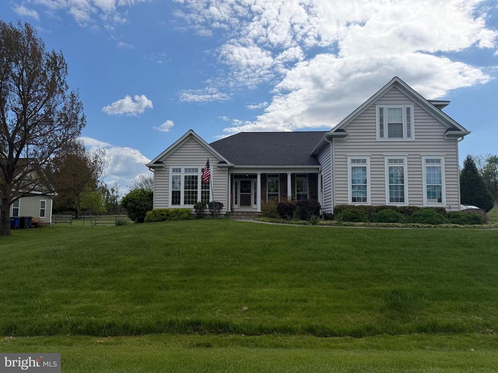 35987 BIRCH HOLLOW LN, Hillsboro, VA 20132