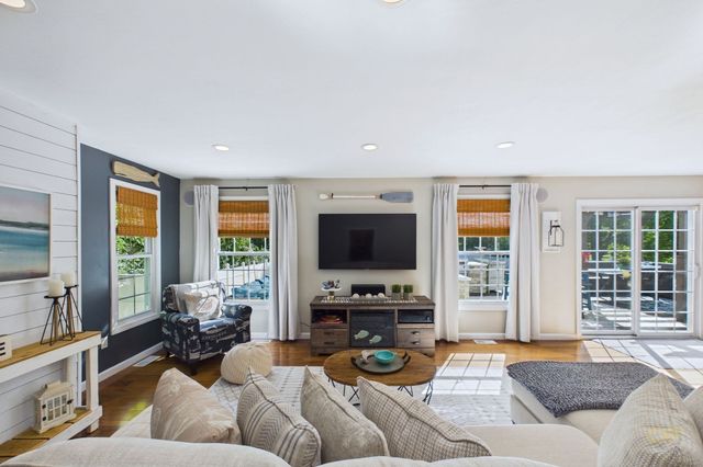 110 Fearing Hill Rd, Wareham, MA 02576