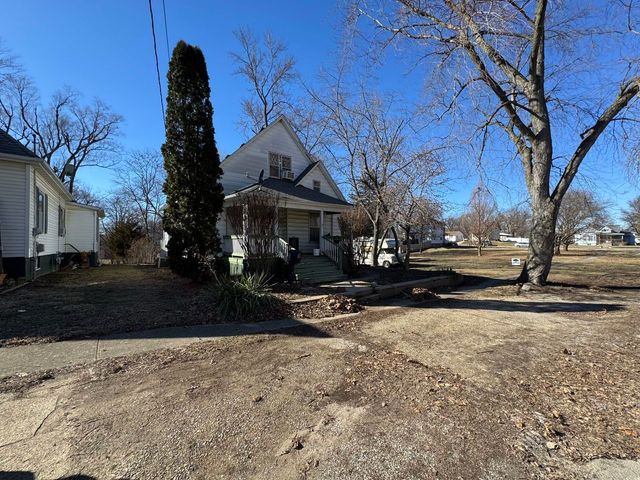 113 S Isabella Street, Clinton, IL 61727