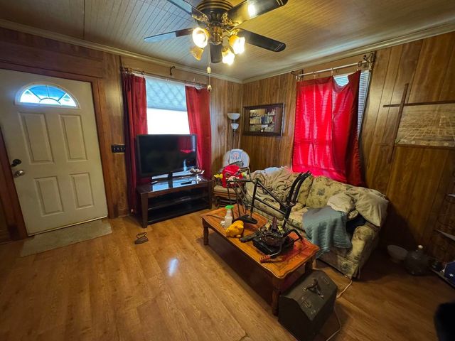 113 S Isabella Street, Clinton, IL 61727