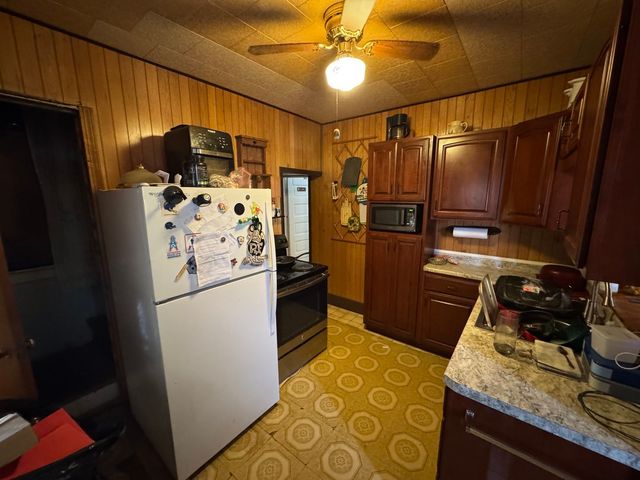 113 S Isabella Street, Clinton, IL 61727