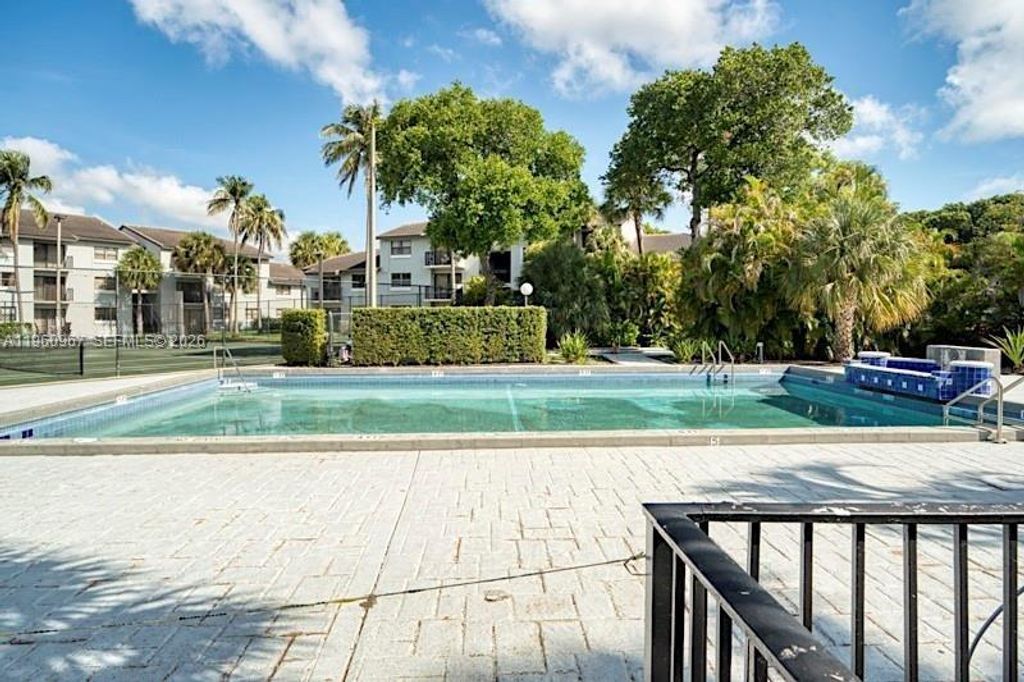 7195 NW 179th St 211, Hialeah, FL 33015