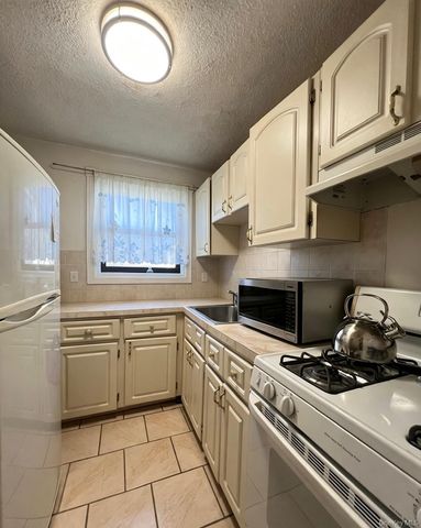 6785 136th Street A, Flushing, NY 11367