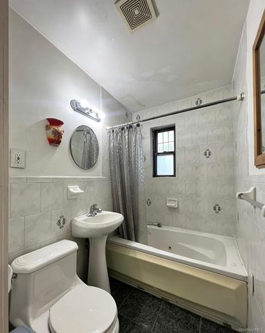 6785 136th Street A, Flushing, NY 11367
