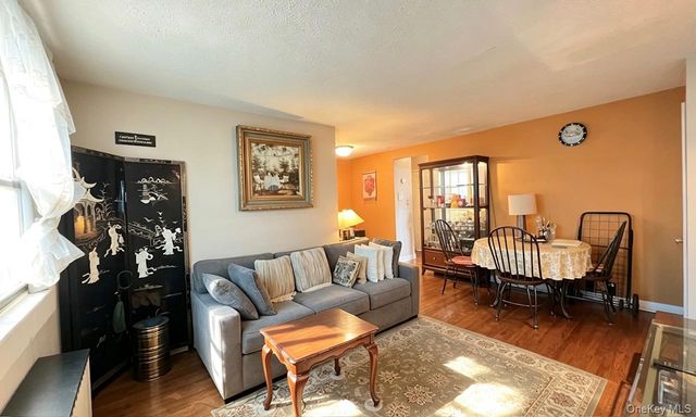 6785 136th Street A, Flushing, NY 11367