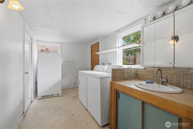 5214 35th Avenue NE, Seattle, WA 98105