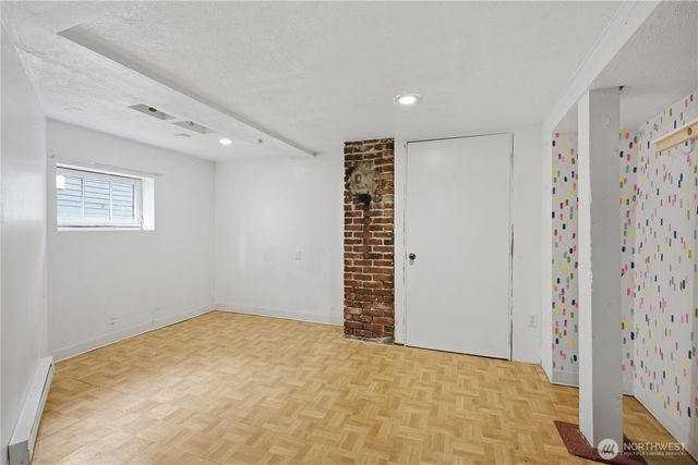 5214 35th Avenue NE, Seattle, WA 98105