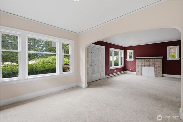 5214 35th Avenue NE, Seattle, WA 98105