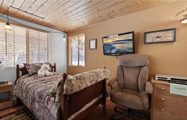 230 Vista Avenue, Sugarloaf, CA 92386