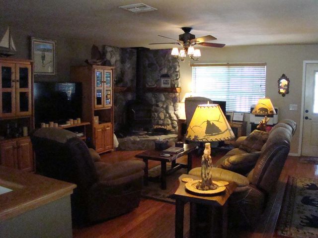 230 Vista Avenue, Sugarloaf, CA 92386