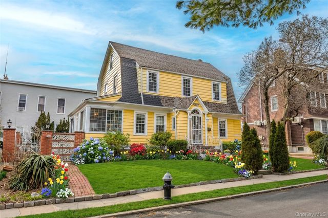 12-40 Beech Court, College Point, NY 11356