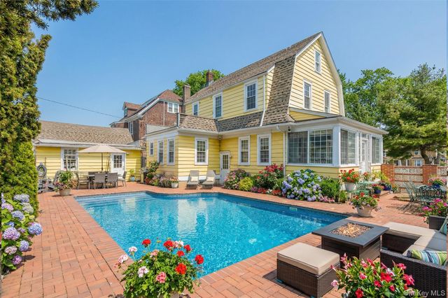 12-40 Beech Court, College Point, NY 11356