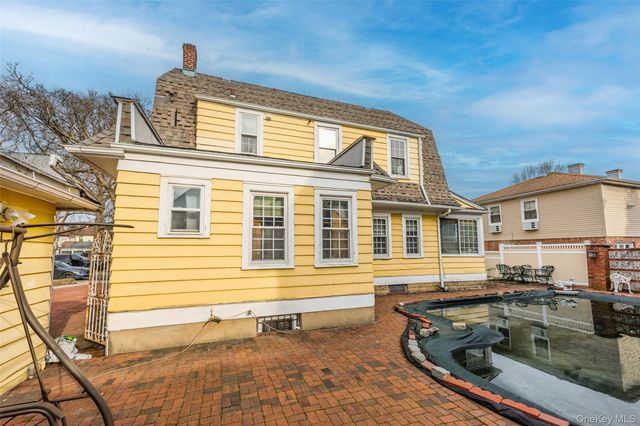 12-40 Beech Court, College Point, NY 11356