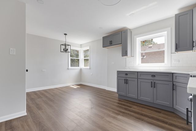 8647 S Kingston Avenue, Chicago, IL 60617