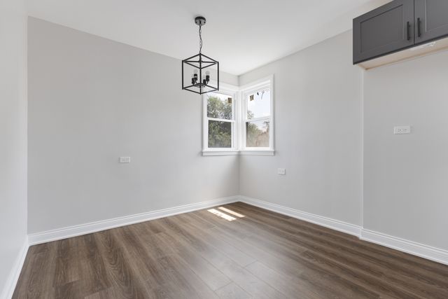 8647 S Kingston Avenue, Chicago, IL 60617
